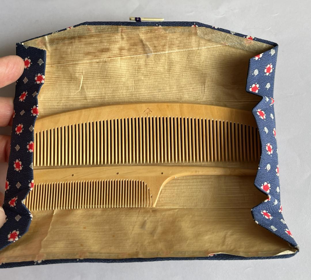 つげ櫛　ケース箱入り　２本