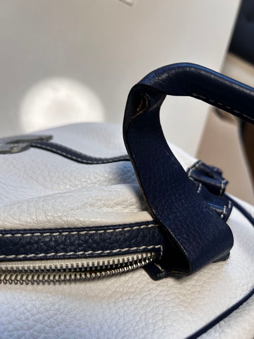 【HOGAN ホーガン】ホワイトレザーバッグ　イタリア発の高級ブランド