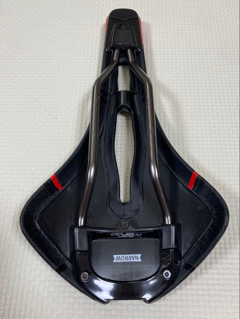 サンマルコ マントラ レーシングWIDE Fレッド サドル