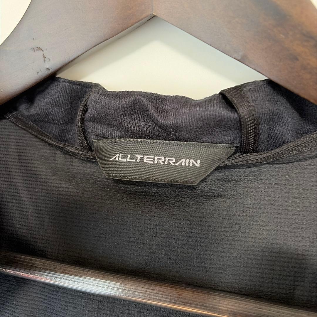 デサント　オルテライン　スイフトライト フーディー　サイズO 軽量、ポケッタブル