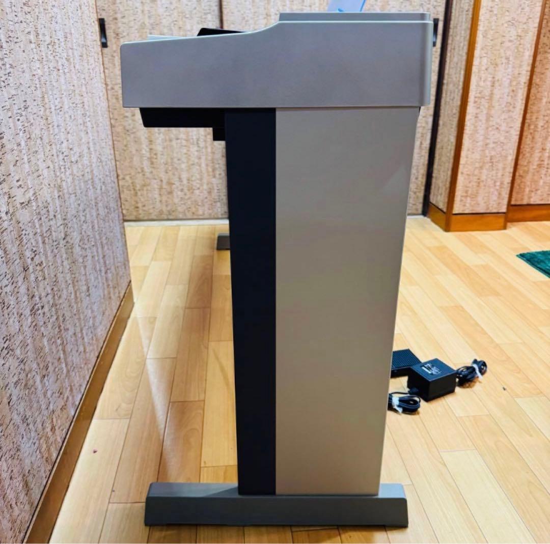 YAMAHA ヤマハ　電子ピアノ　88鍵　ペダル付き　譜面立て付き