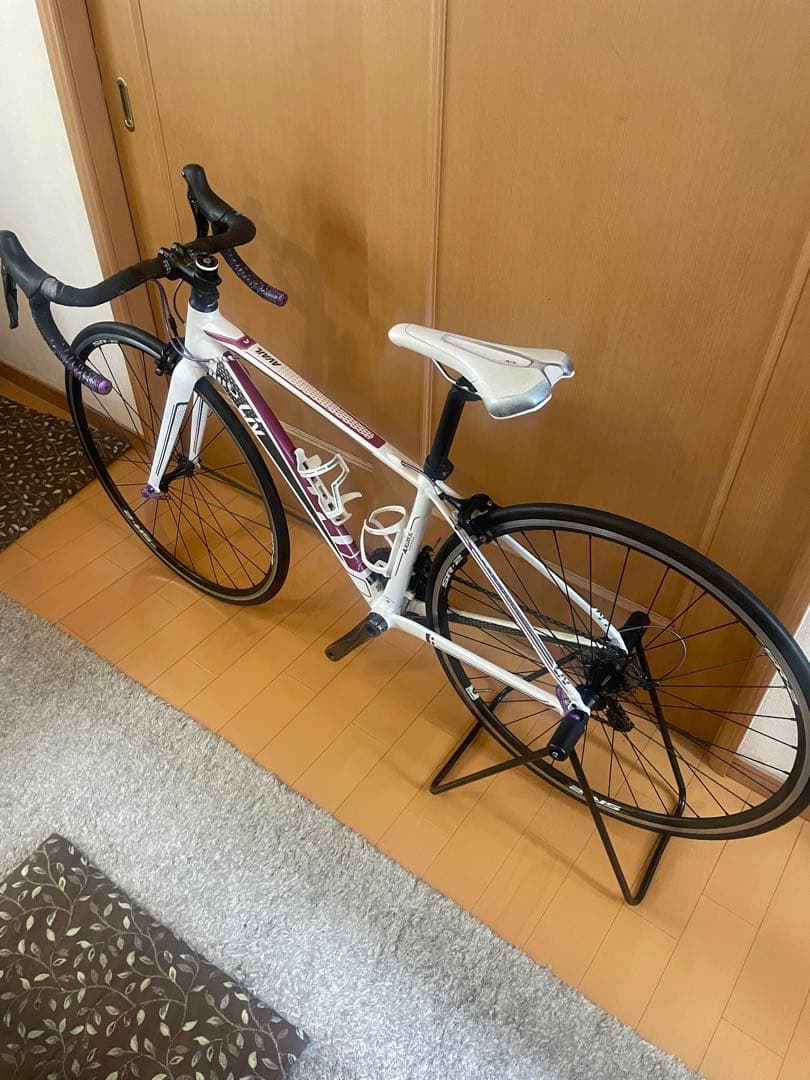 ［お引き取り限定］ジャイアントLiv AVAIL2 2016