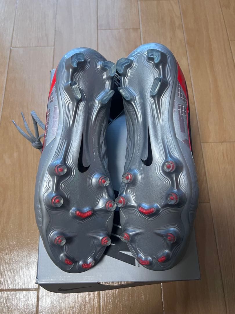 ナイキ　レジェンド8エリートFG 24.5cm