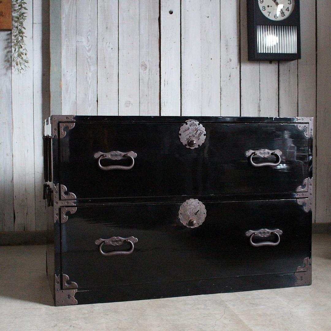 綺麗な丸金具庄内箪笥　2段 　 中桐製