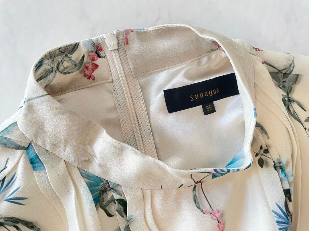 美品♪SunaUna スーナウーナ スタンドカラー 花柄 プリーツワンピース