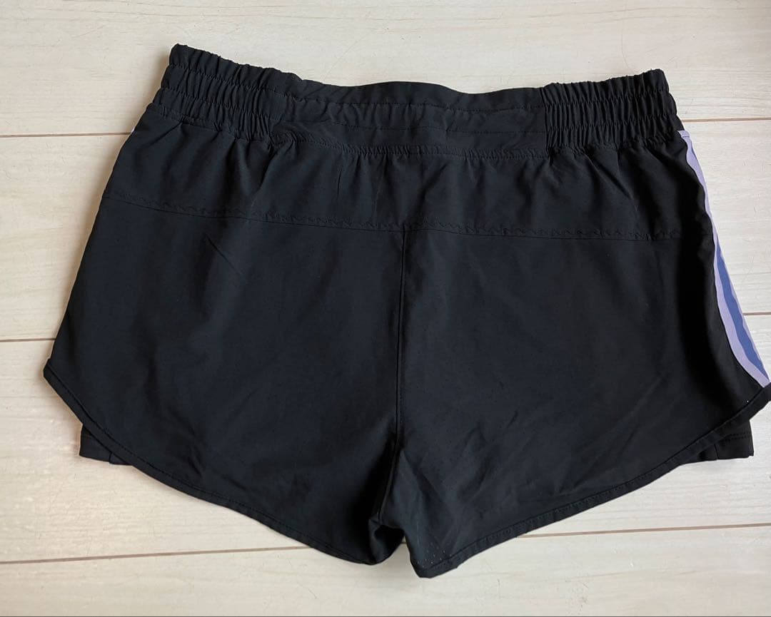 Lijaリージャ＊黒×パープルサイドラインのショートパンツ シルエットが綺麗
