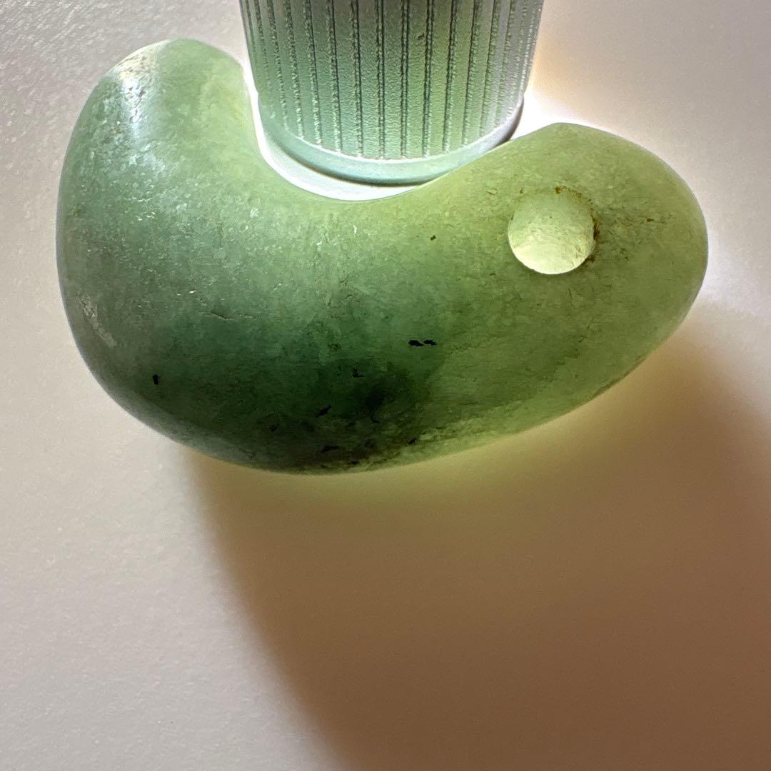 ヒスイ勾玉二つ