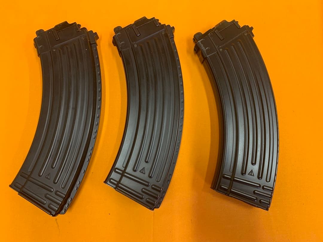 東京マルイ AKM ガスブロ木製ストック ハンドガード 付き　予備マガジン2本