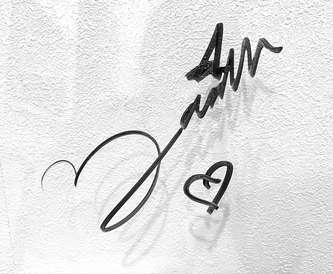 NewJeans アクリルプレート（サイン入り）