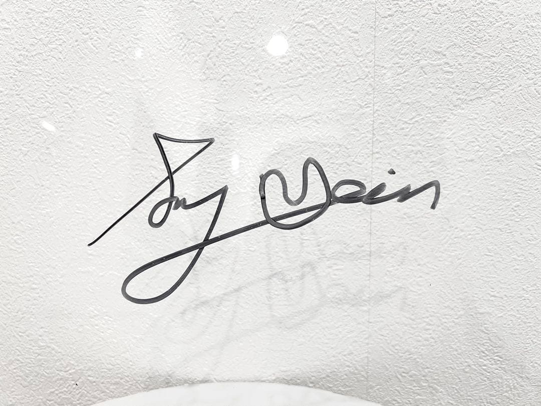 NewJeans アクリルプレート（サイン入り）