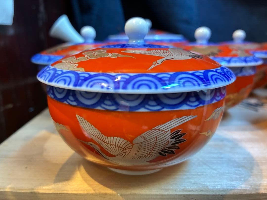 深川製磁　酒器揃えと茶器　染錦手波鶴紋 宮内庁御用達 慶びの器 有田焼 赤絵金彩