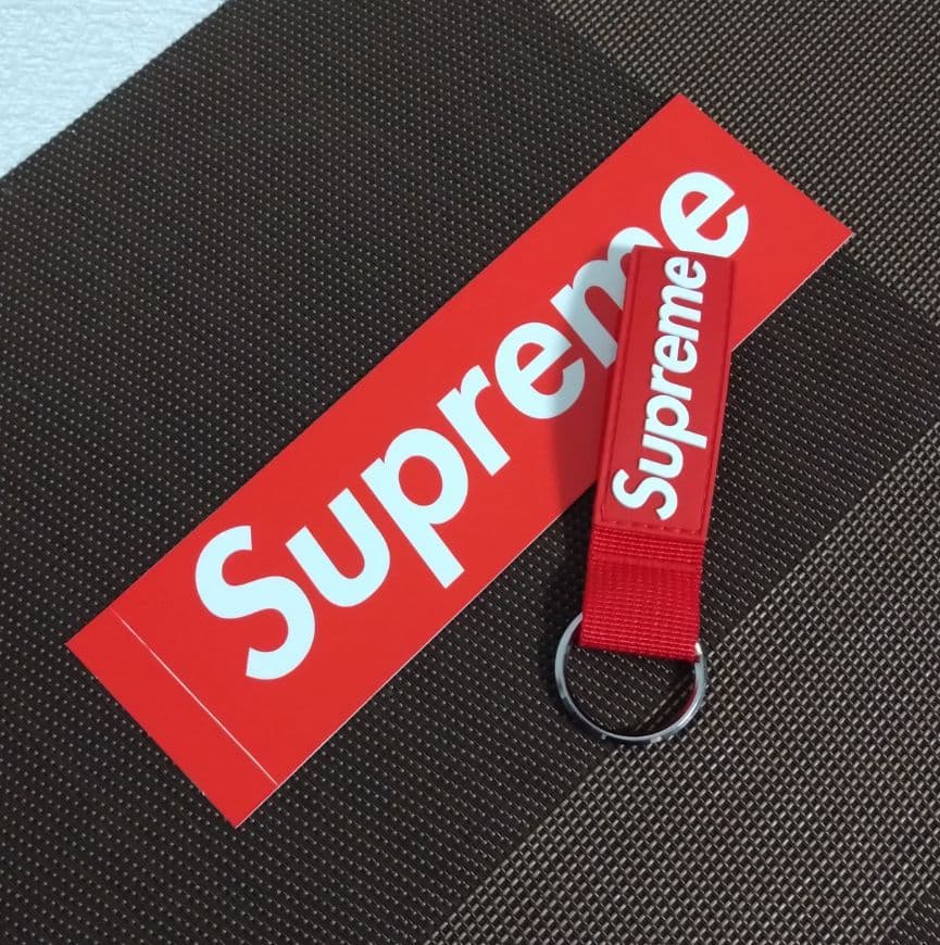 Supreme Webbing Keychainキーホルダー&ステッカー
