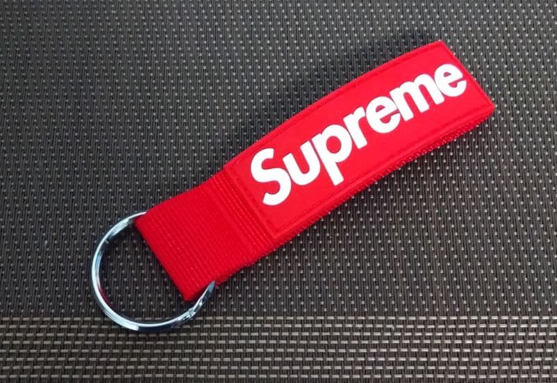 Supreme Webbing Keychainキーホルダー&ステッカー