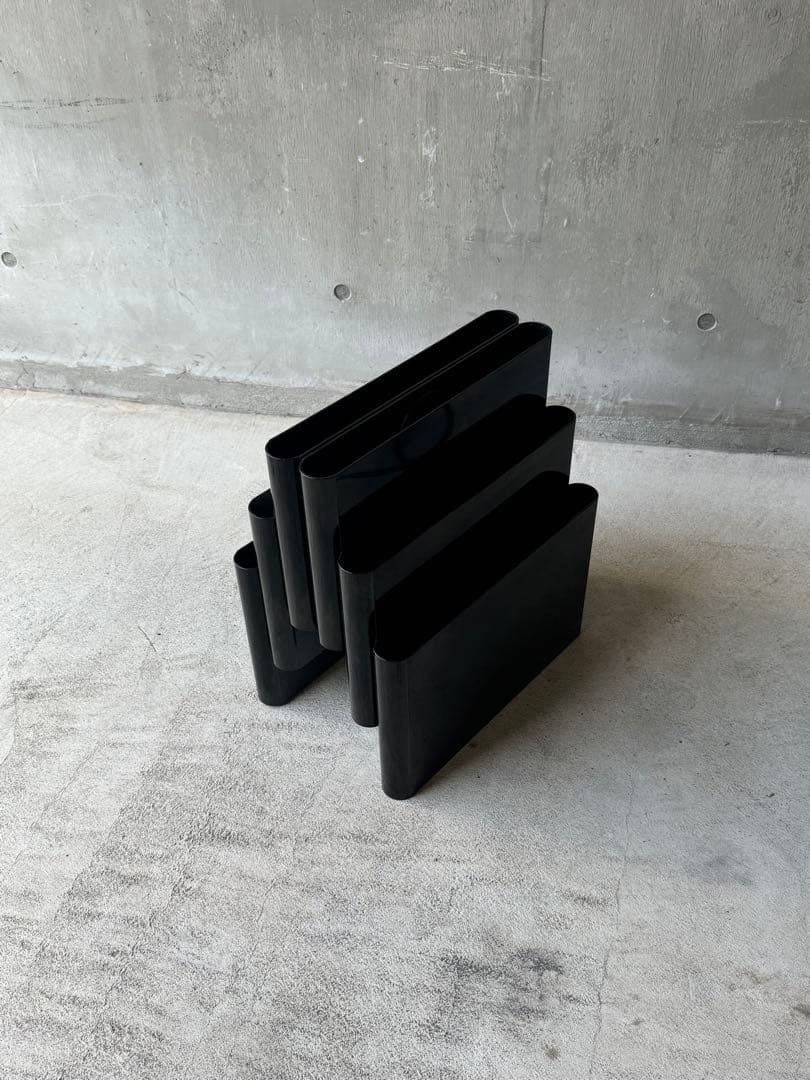 “Kartell”マガジンラック　カルテル　ミッドセンチュリー　スペースエイジ