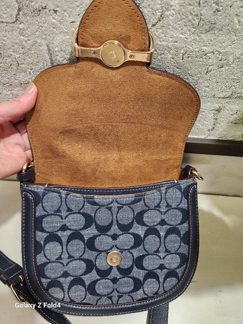 COACHのアウトレット品は本物で、COACHが販売している正規品です。﻿