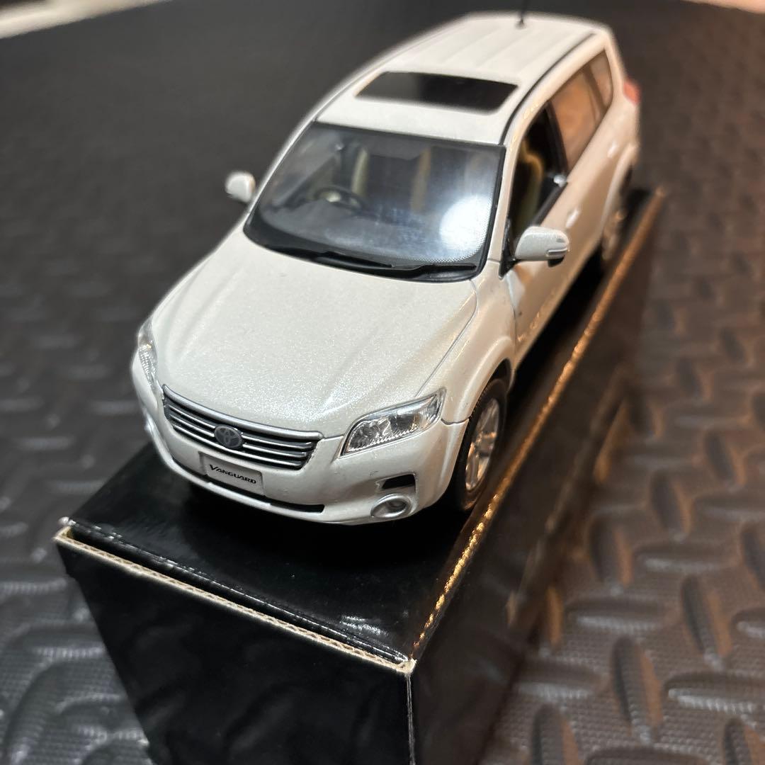 トヨタ Vanguard ミニカー 1/43