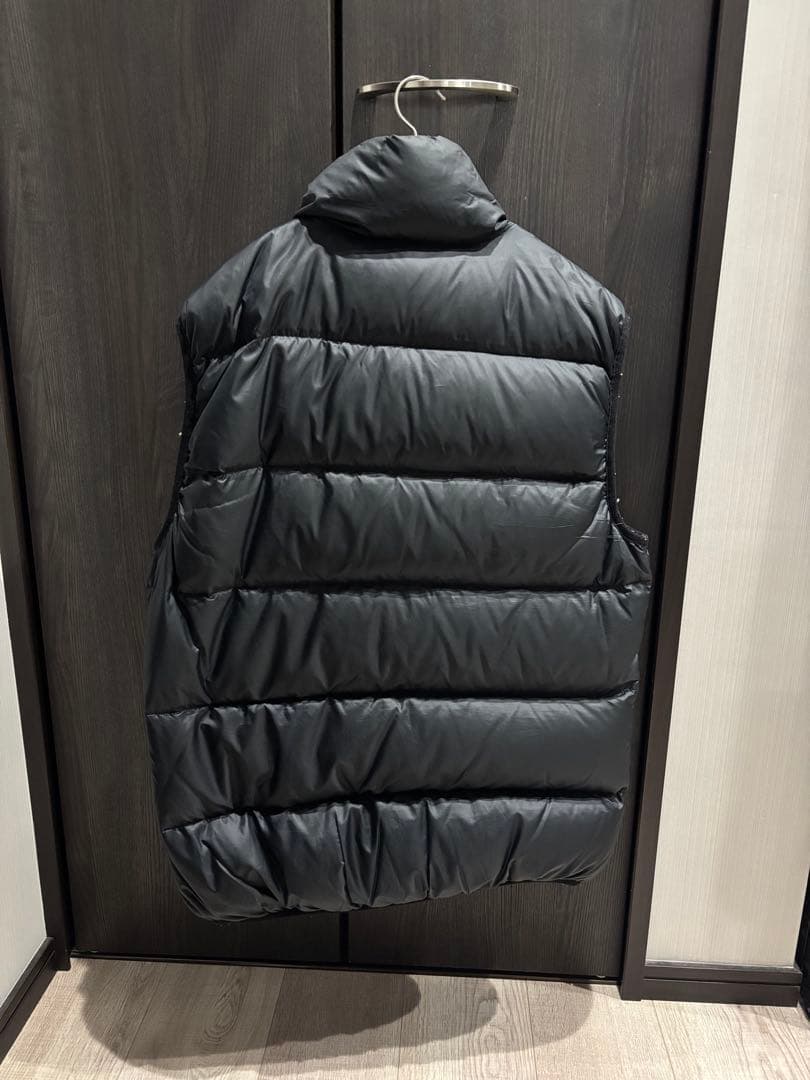 EA7 Emporio Armani ブラック ダウンベスト　Po.co様