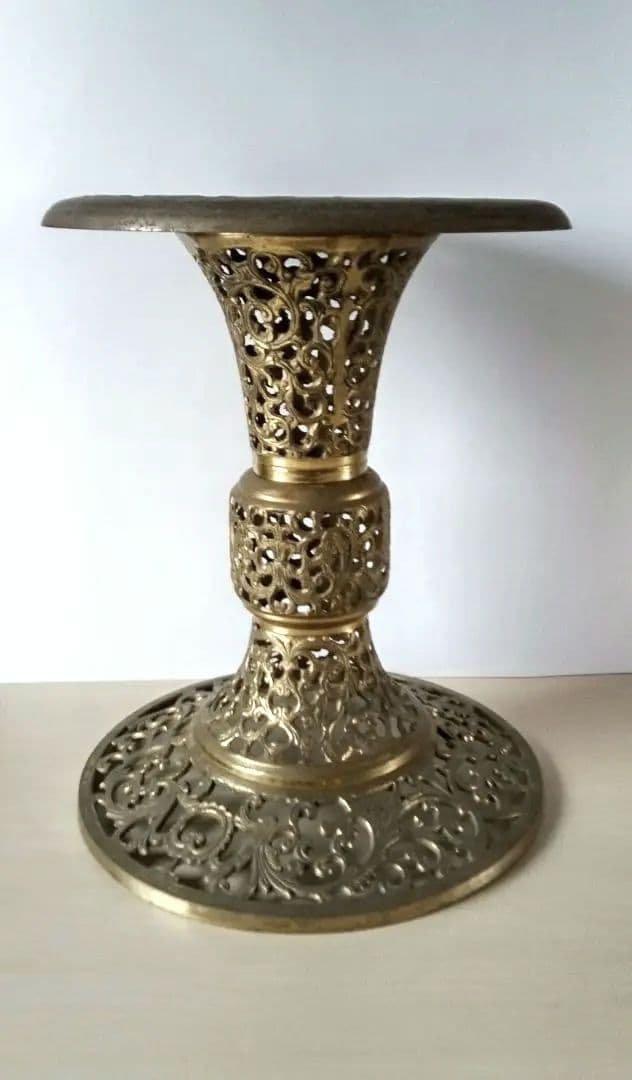 ヴィンテージ装飾の真鍮製　透かし彫り　サイドテーブル　プラントスタンド