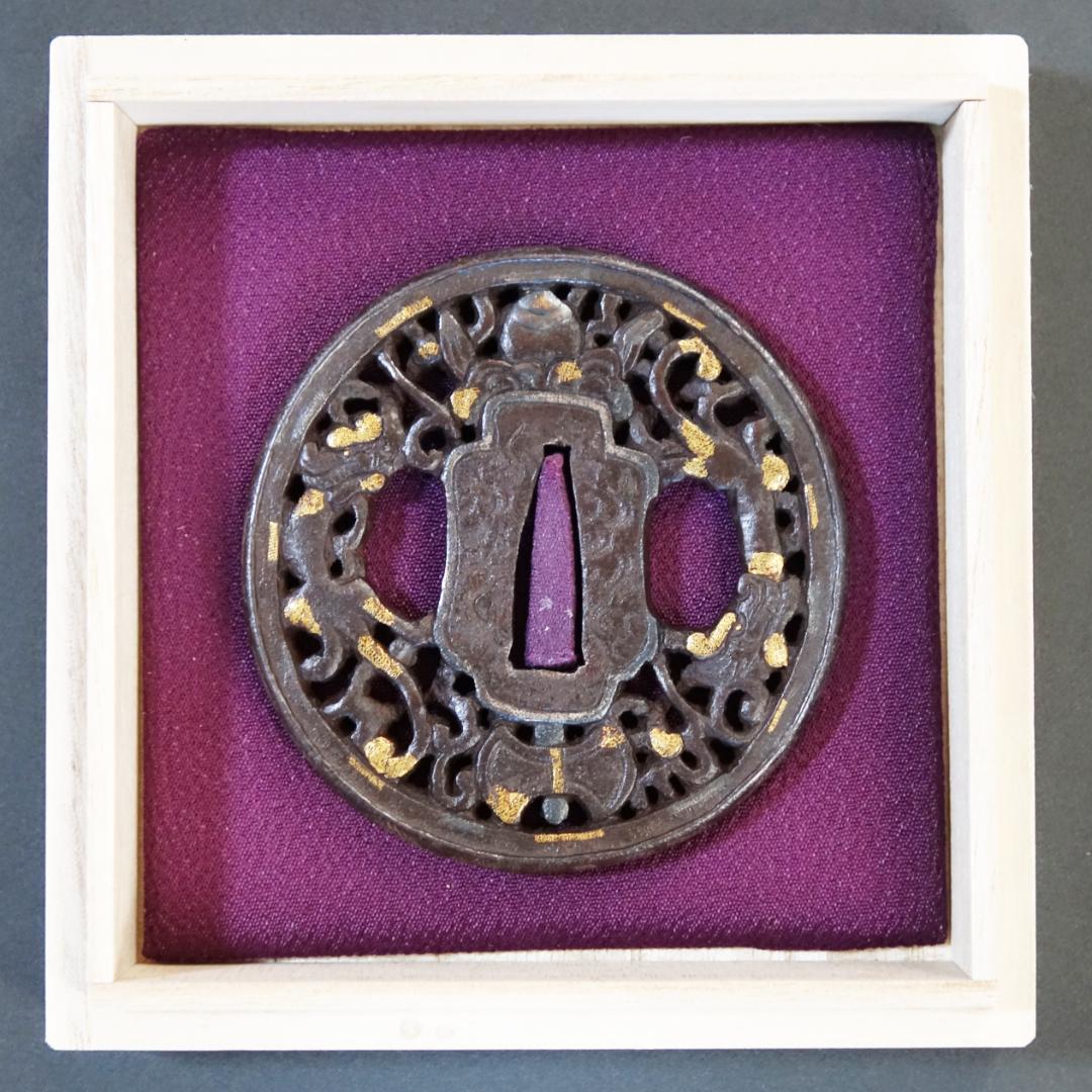 【宝珠双龍唐草透鐔 無銘 南蛮】(鑑定書有) 鍔 鐔 刀装具 武具 骨董