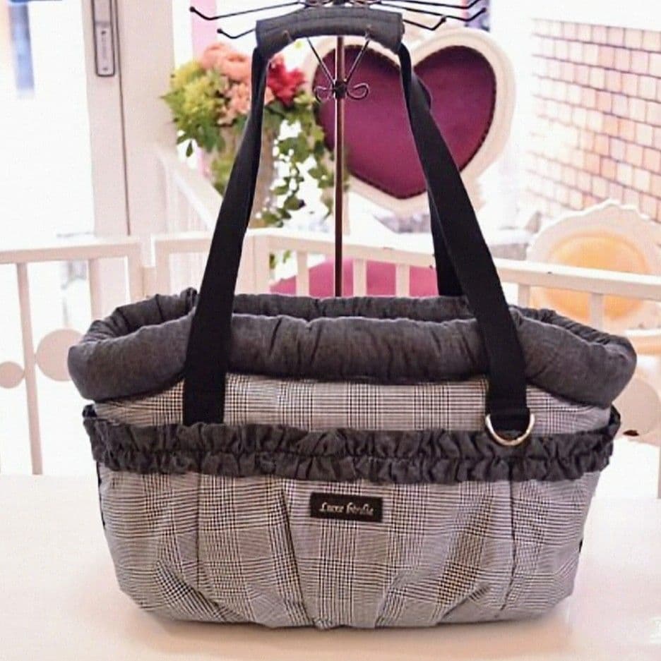 Luxe birdie ピクニックキャリー　モノトーン　斜め掛け可能　軽量