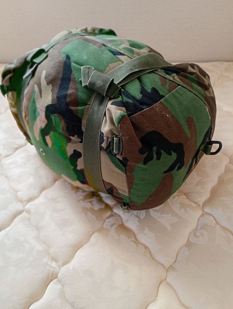 「米軍放出品」寝袋　Intermediate cold