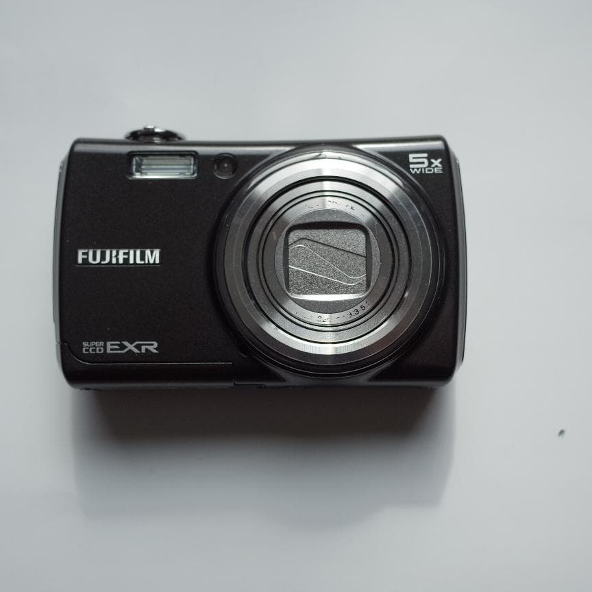Fujifilm FinePix F200EXR コンパクトデジタルカメラ 美品