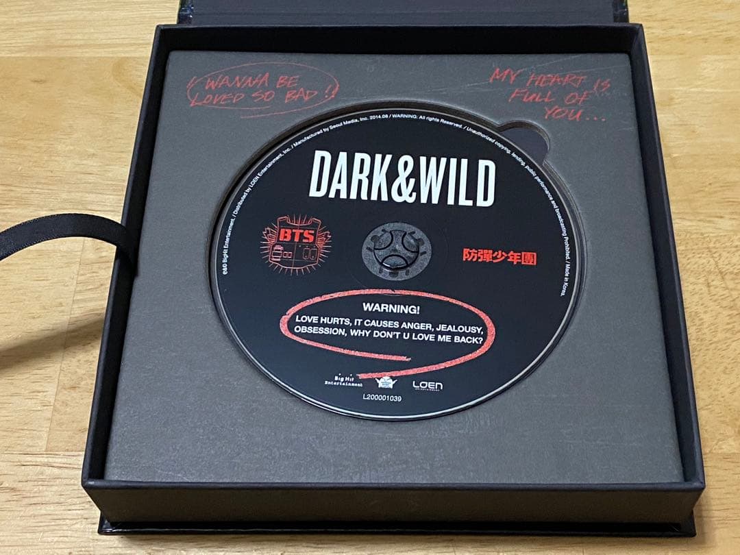 BTS DARK&WILD サイン