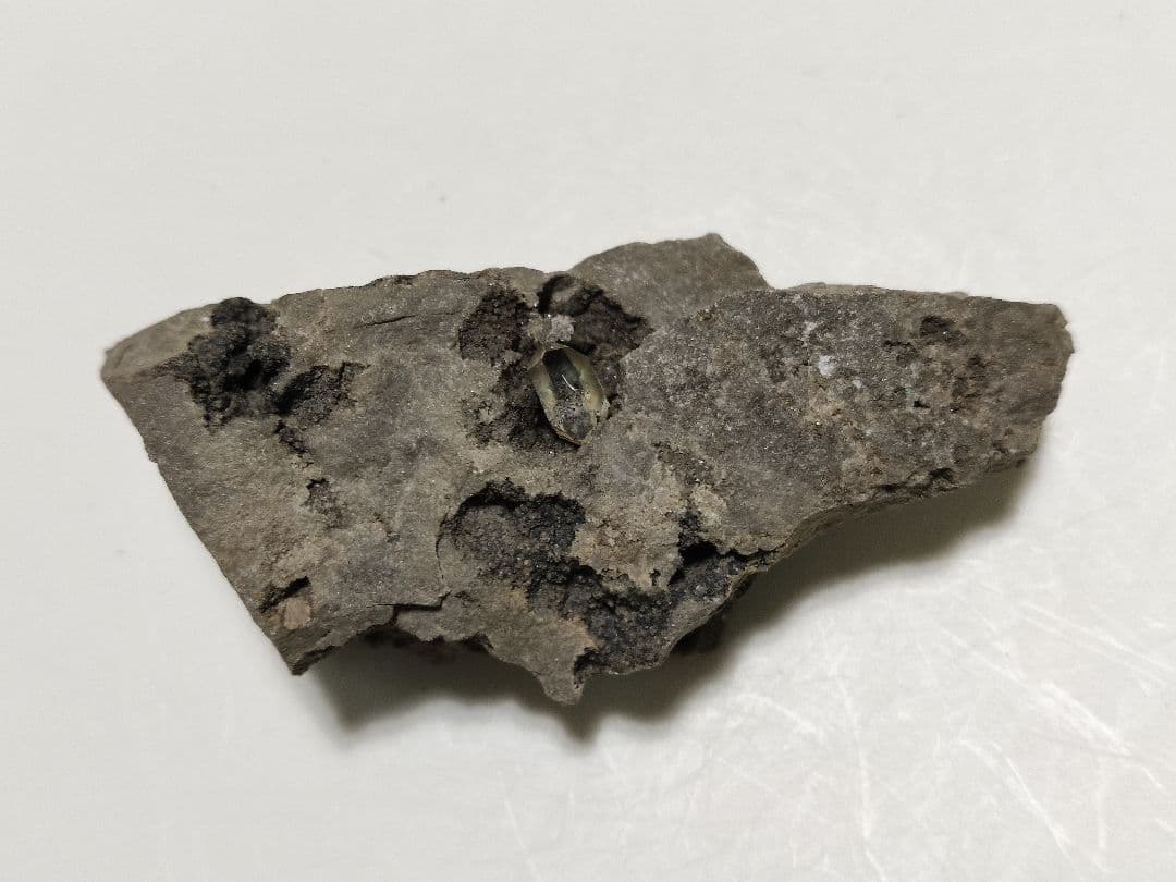 パワーストーン　天然石　原石　ハーキマーダイアモンド母岩付　107g　632