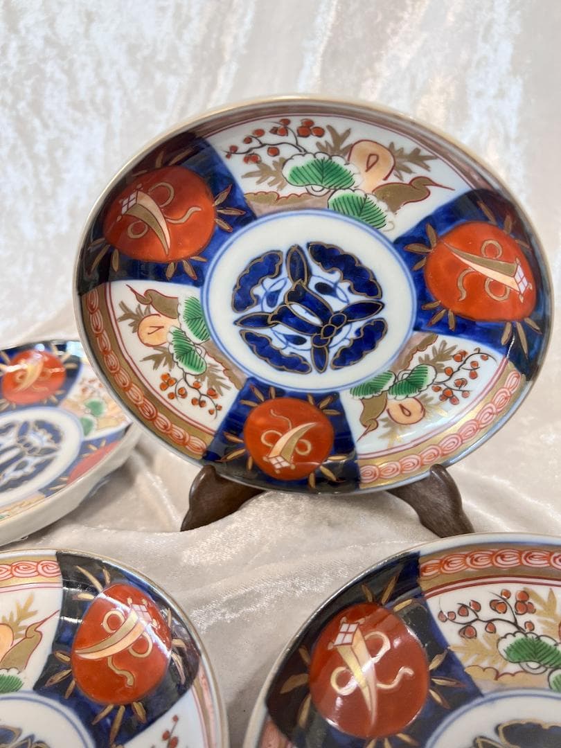 金彩色絵鶴と松竹梅紋皿　伊万里焼　明治　５枚組