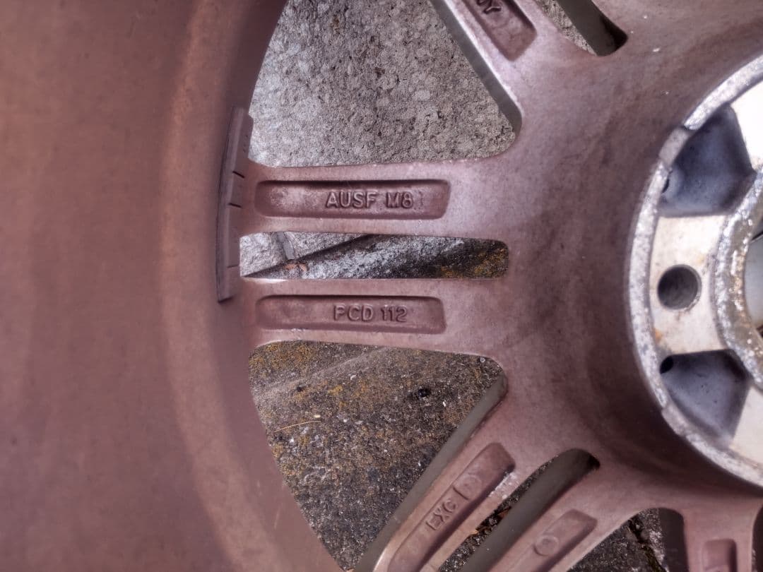 j*k様 メルセデスベンツ用スタッドレスタイヤ&ホィール４本の出品です。