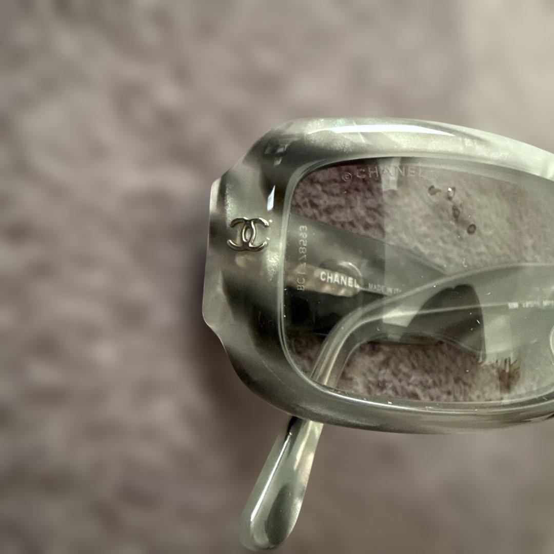 CHANEL サングラス スタッズ　グレー