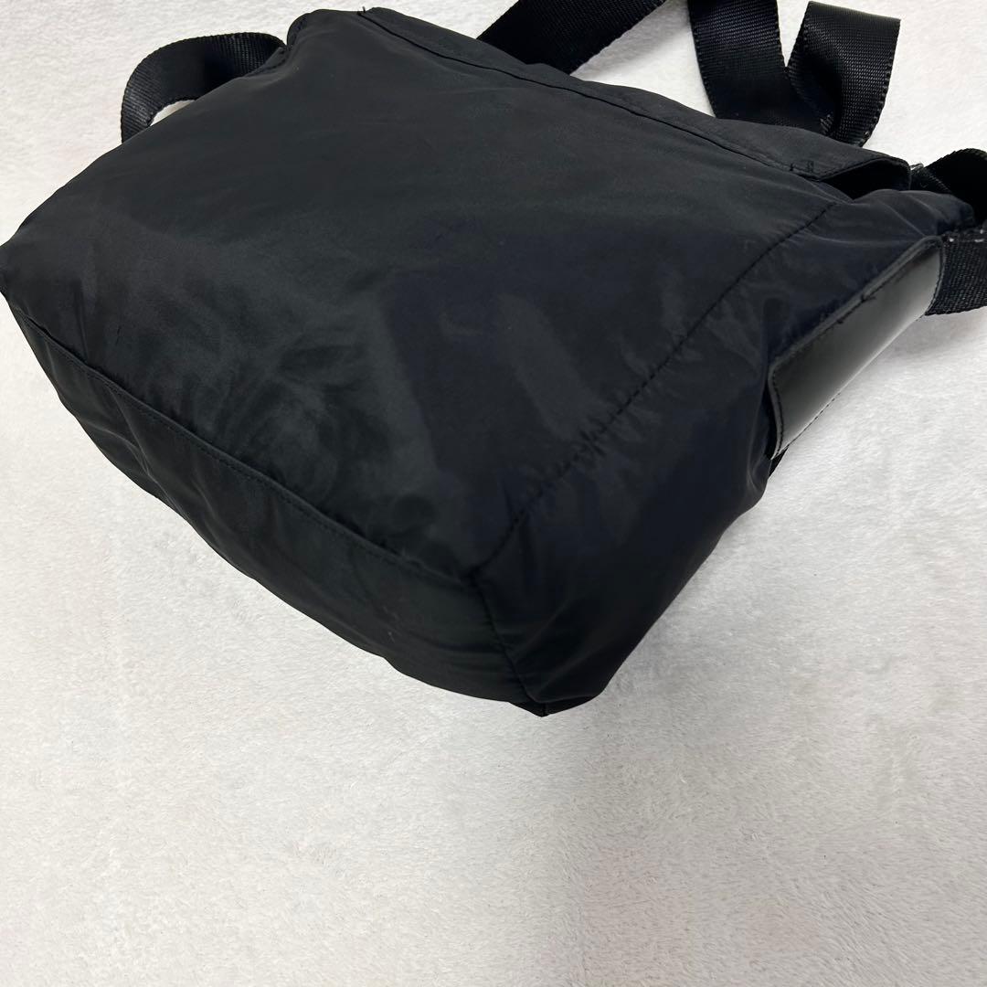 プラダ PRADA ナイロン ショルダーバッグ 三角ロゴプレート ブラック