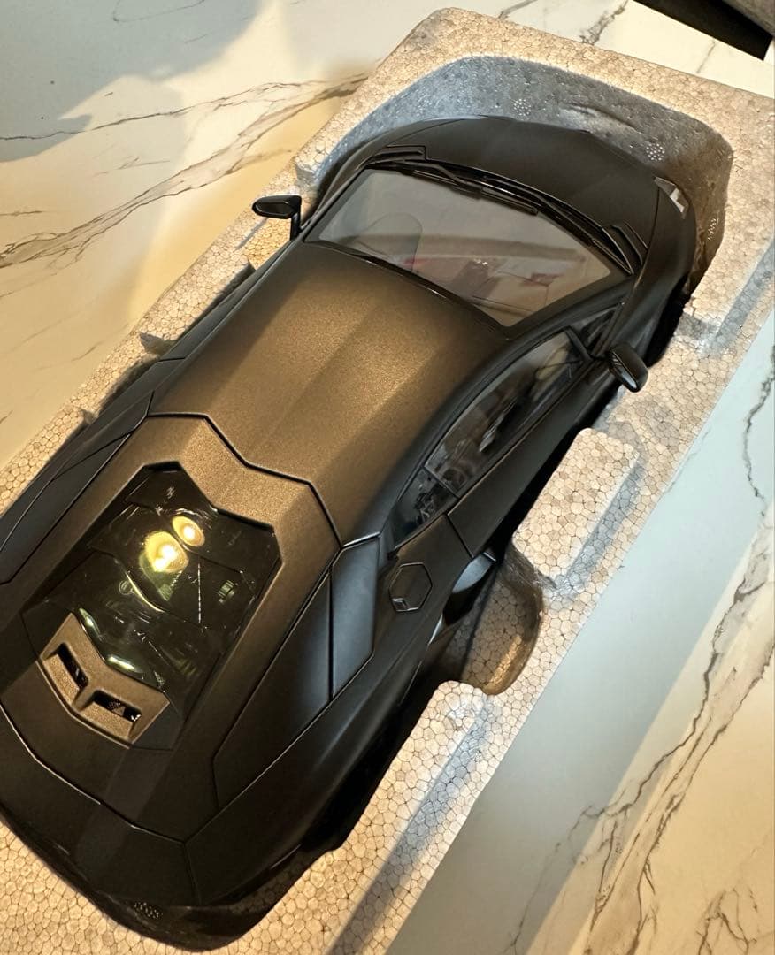 オートアートアベンタドール　LP700-4ランボルギーニ1:18 マットブラック