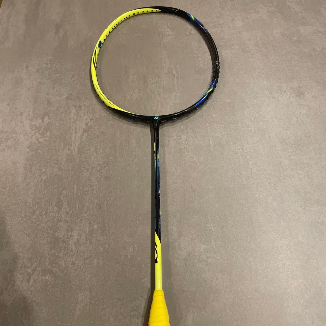 バドミントンラケット アストロクス77