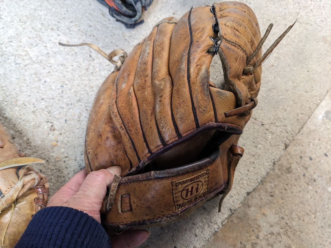 昔の野球　グローブ8個セット(⁠✿⁠^⁠‿⁠^⁠)
