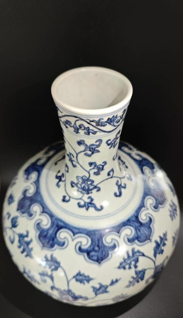 明時代　染付青花吉祥花紋天球瓶(B-19)