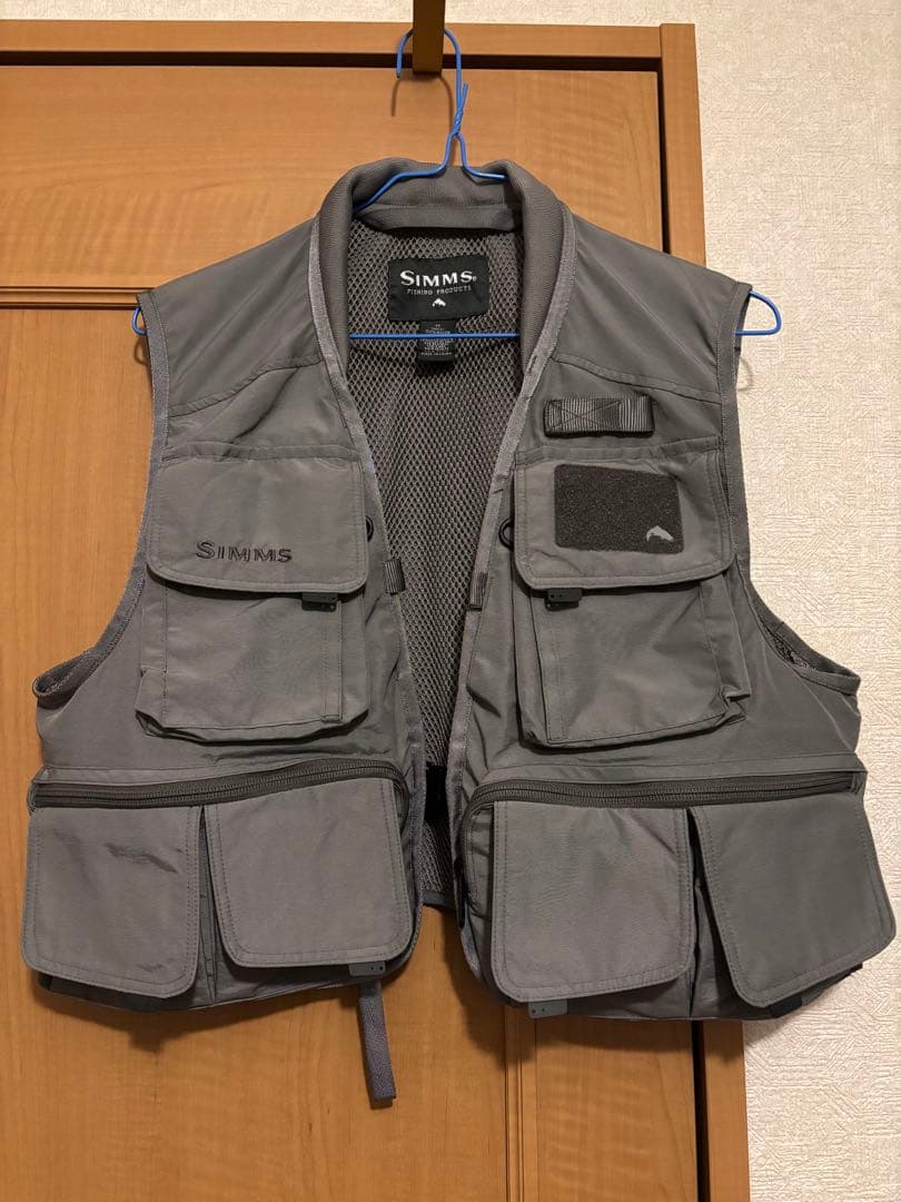 Simms フィッシングベスト グレー