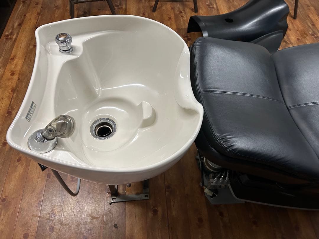 黒 スタイリングチェアとシャンプー台セット