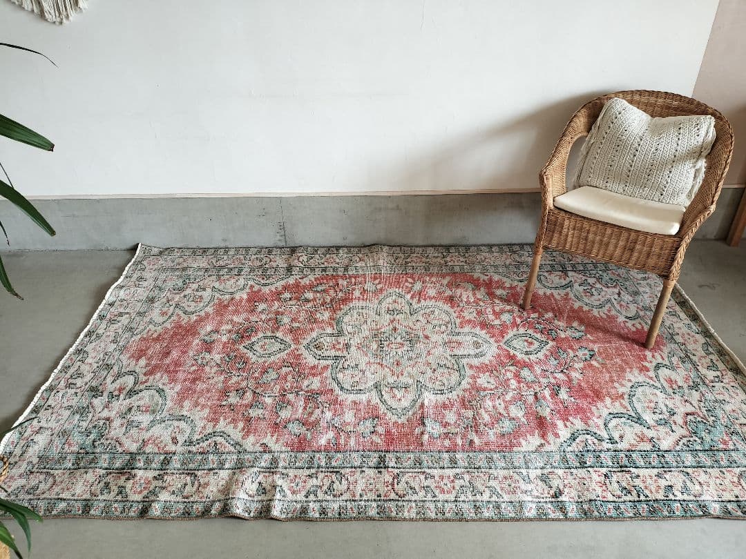 大判/シャビーレッドとミントグリーンのヴィンテージラグ　メダリオン　No.622