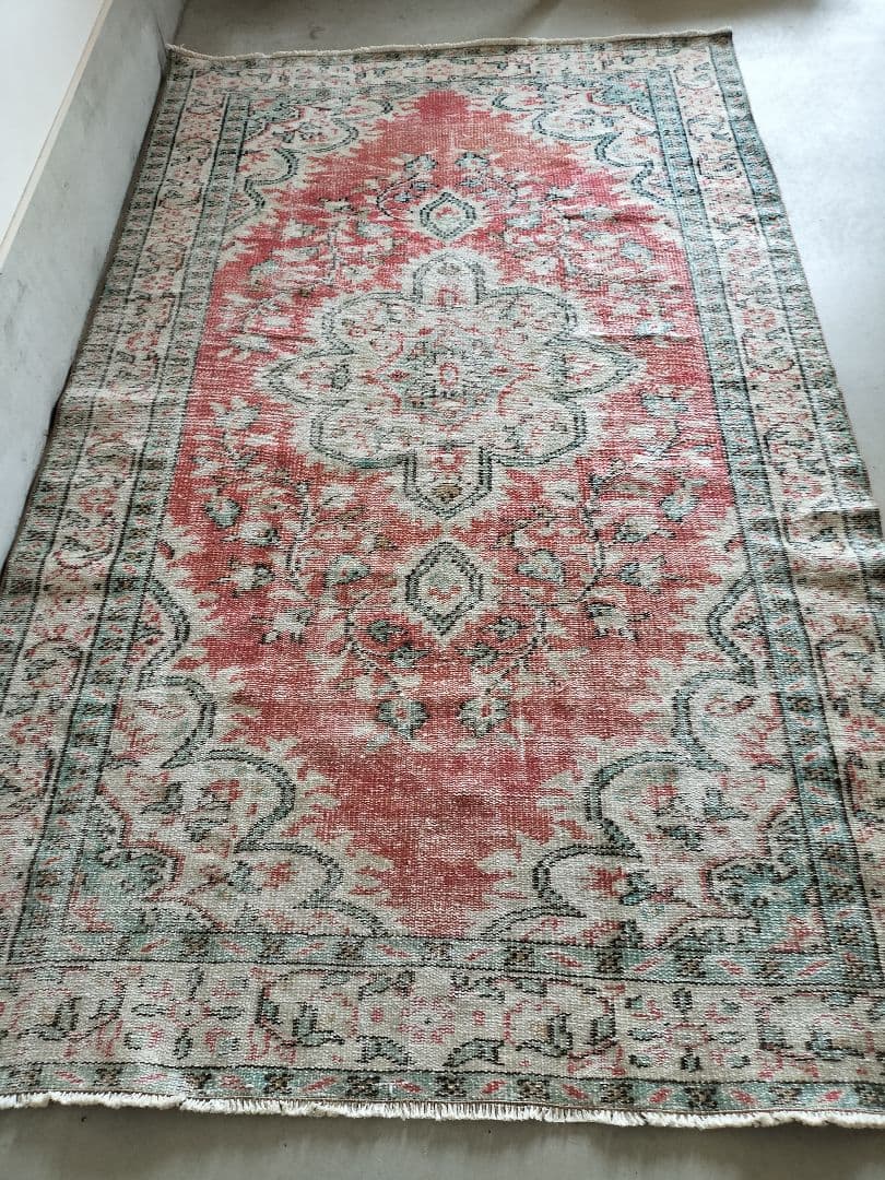 大判/シャビーレッドとミントグリーンのヴィンテージラグ　メダリオン　No.622