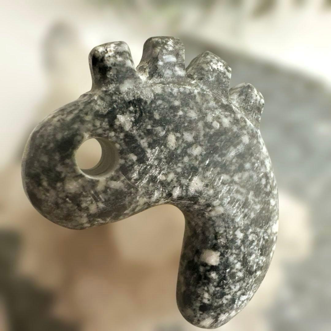 遠野霊石　願いを叶える龍神勾玉(光背)背ビレ切れ込み　獣型勾玉一ノ型