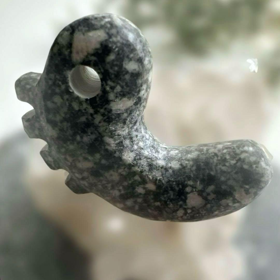 遠野霊石　願いを叶える龍神勾玉(光背)背ビレ切れ込み　獣型勾玉一ノ型