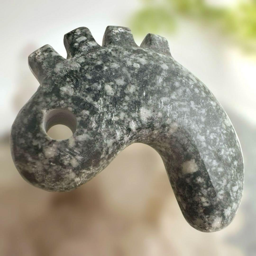 遠野霊石　願いを叶える龍神勾玉(光背)背ビレ切れ込み　獣型勾玉一ノ型