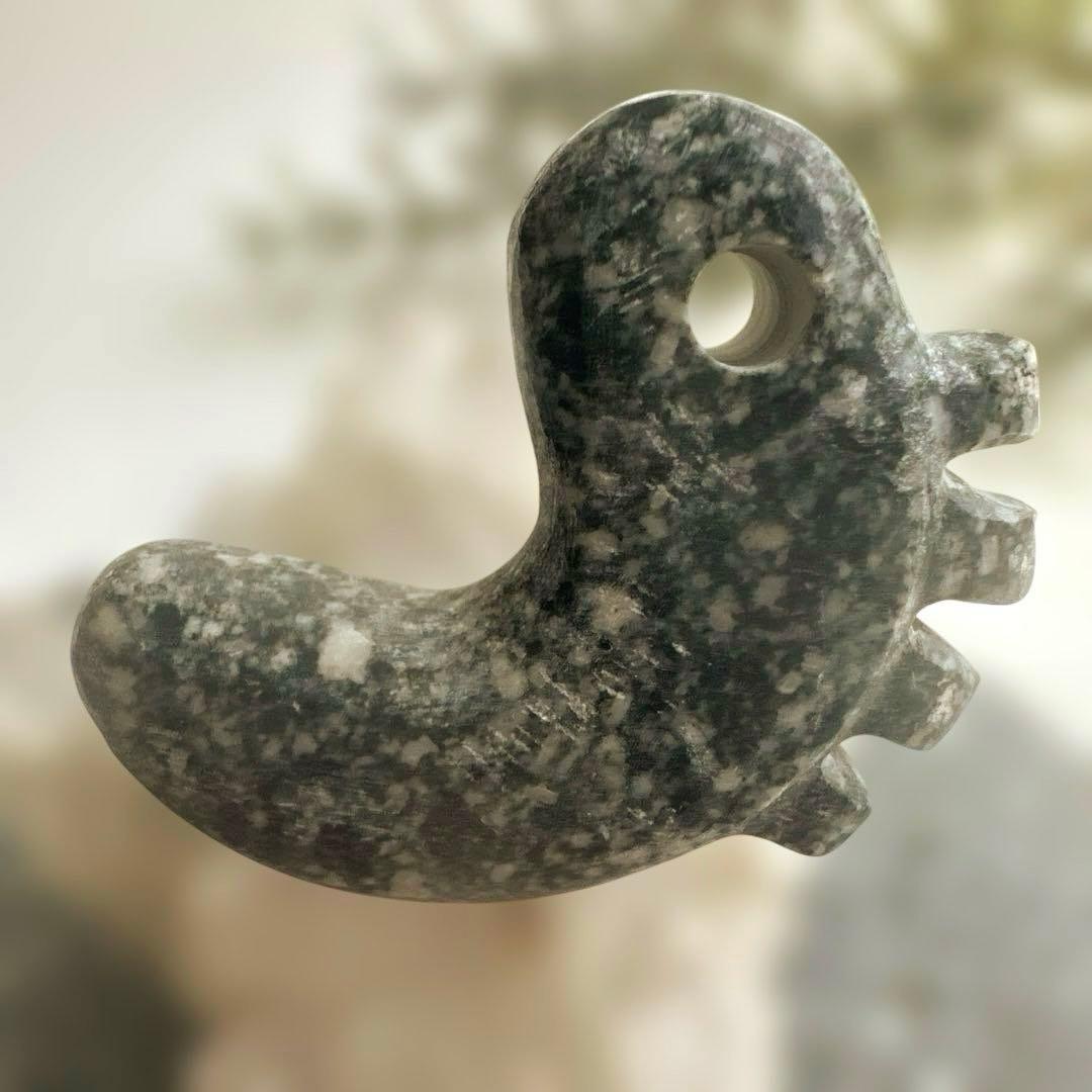 遠野霊石　願いを叶える龍神勾玉(光背)背ビレ切れ込み　獣型勾玉一ノ型