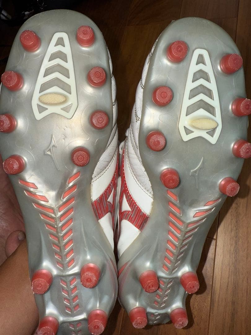 モレリアネオ　限定色　白✖️赤　25.5