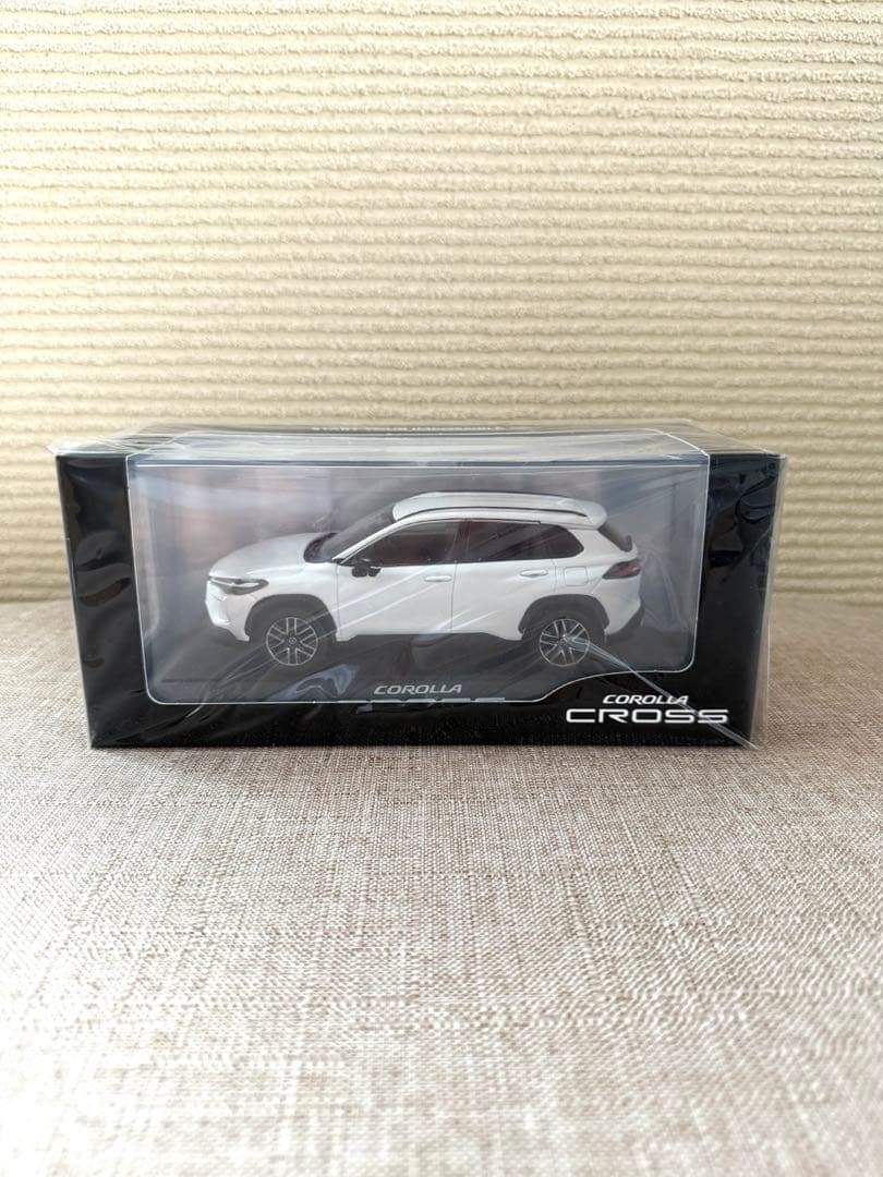[値下げ]新型カローラクロス カラーサンプルミニカー 1/30