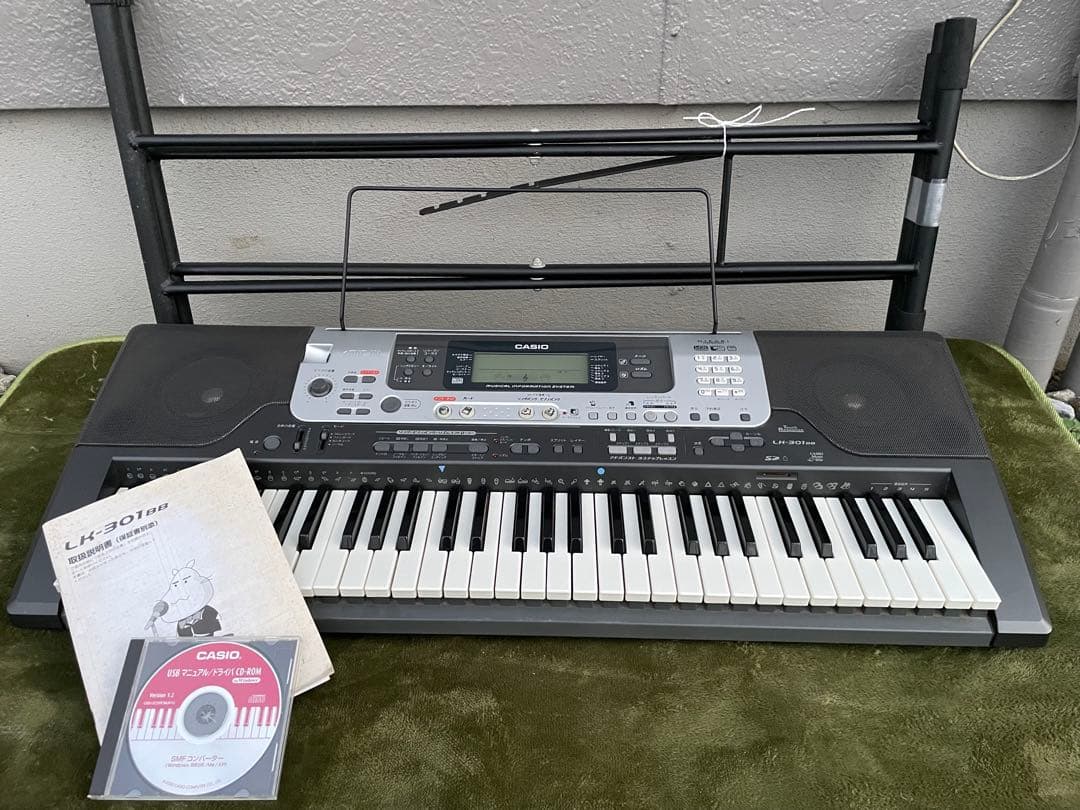 CASIO ｌＫ-301 BB キーボード　61鍵盤　スタンド付き