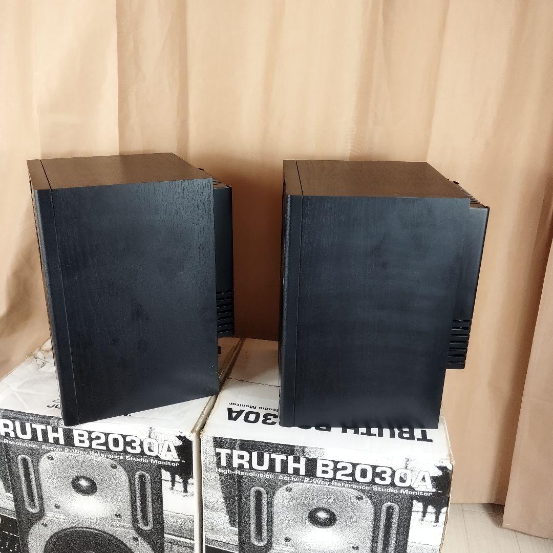 スタジオモニタースピーカー 　TRUTH B2030A BEHRINGER