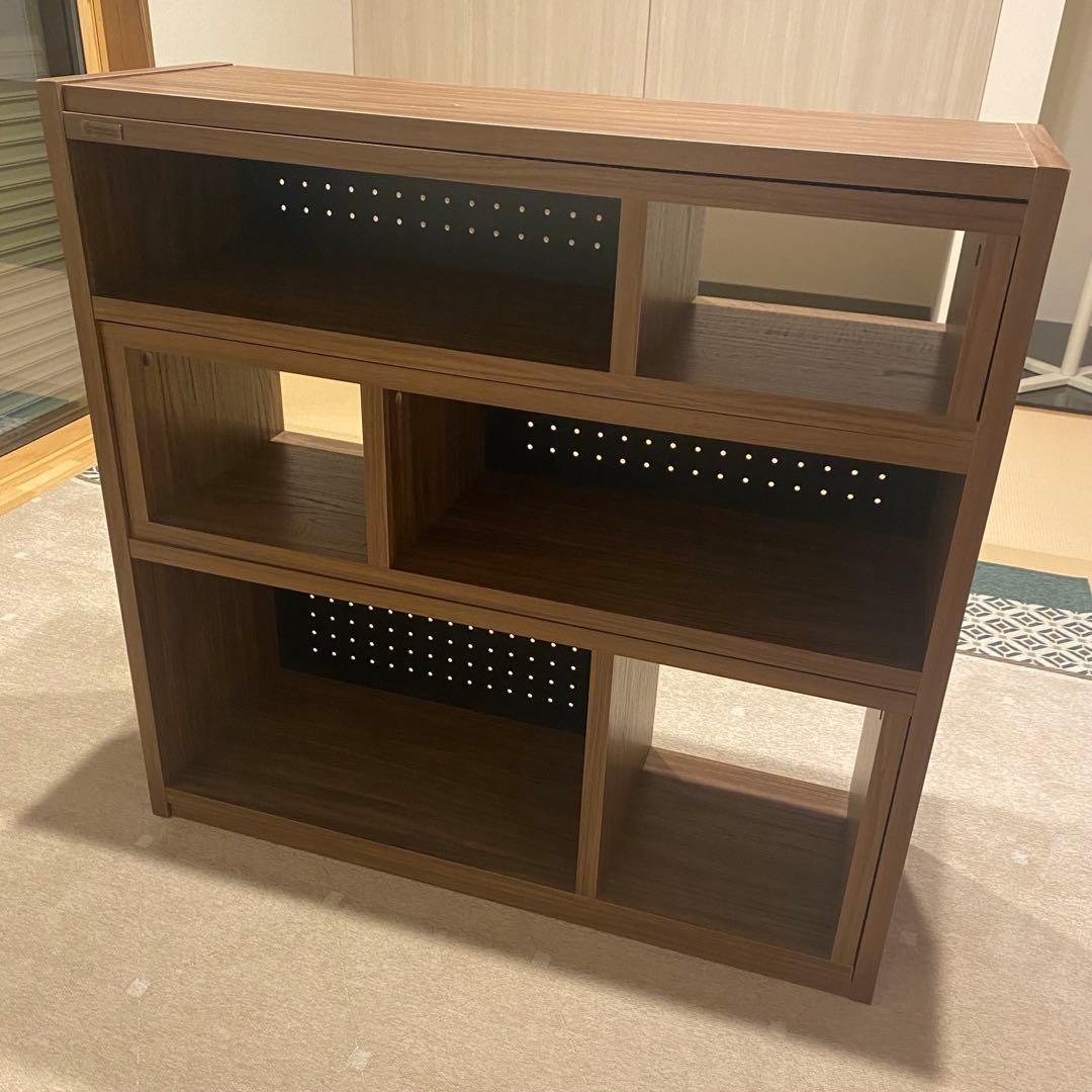 ブラウン木製オープンシェルフ
