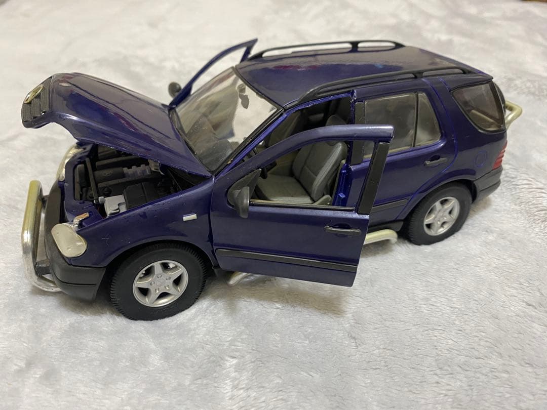 ミニカー Maisto Mercedes-Benz ML320 1/18